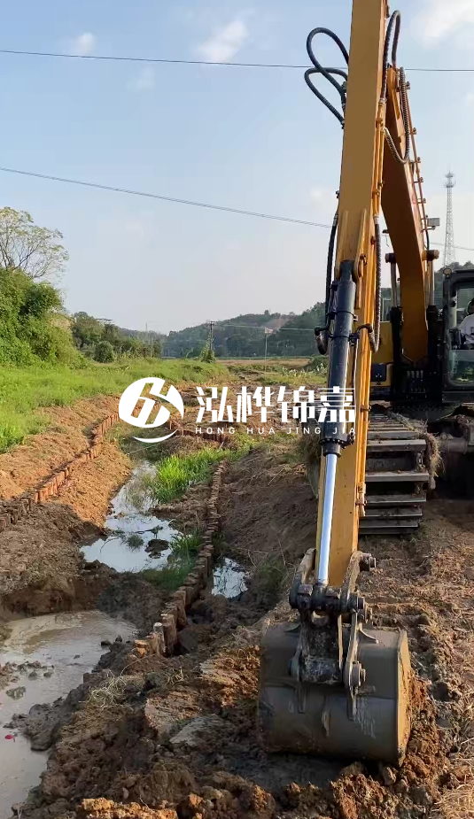 青島河道清淤專業(yè)施工-水挖機(jī)清淤適合哪些河道狀況？